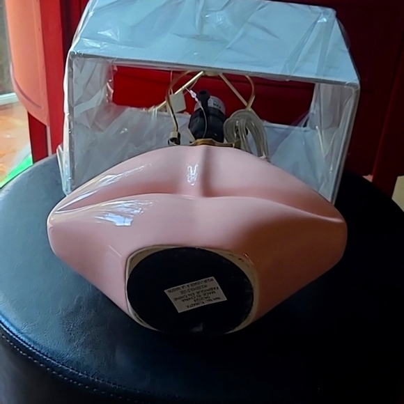 💋Lips Lamp - Picture 10 of 13